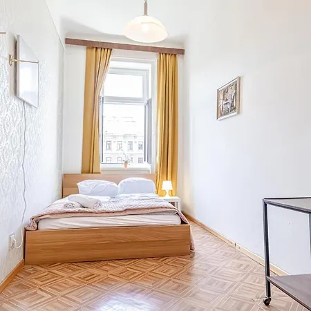 Apartment Vintage 1br With Shared Garden - U6 Metro & Danube *