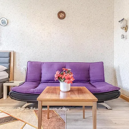 Vintage 1br With Shared Garden - U6 Metro & Danube Apartment *