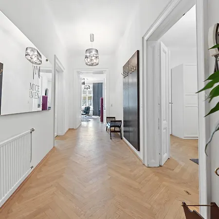 Sky9 Center Apartment Vienna