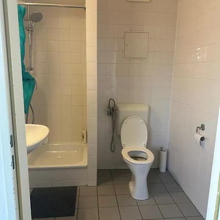 Cozy Bright Penthouse Close To U1 And U6 Metros Apartment *
