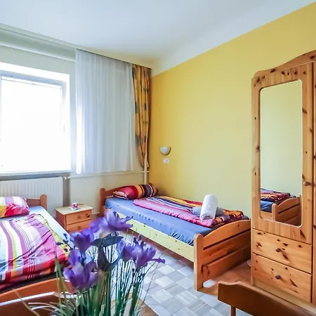 Homestay Double In Hutteldorfer Strasse Area *