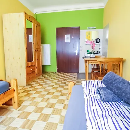 Double In Hutteldorfer Strasse Area Homestay Vienna