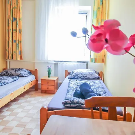Double In Hutteldorfer Strasse Area Homestay *