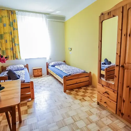 Double In Hutteldorfer Strasse Area Homestay *