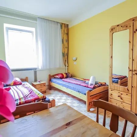 Double In Hutteldorfer Strasse Area Homestay Vienna