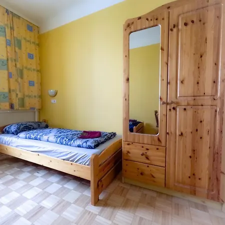 Homestay Double In Hutteldorfer Strasse Area