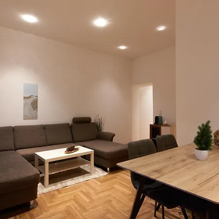 Schoenbrunn Palace Free Parking And 24h Check-in Apartment