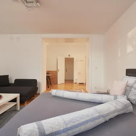 Schoenbrunn Palace Free Parking And 24h Check-in Apartment
