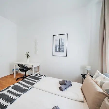 Nice Central City Room *