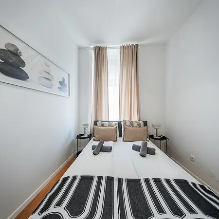 Nice Central City Room