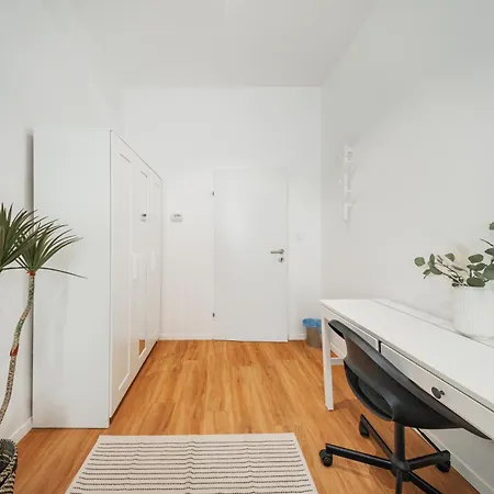 Nice Central City Room *