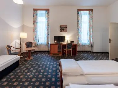 Admiral Hotel