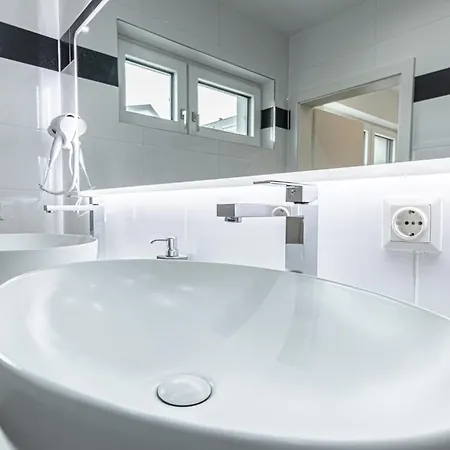 Luxury 6br-4ba With Private Pool & Sauna - Pets Allowed * Wenen