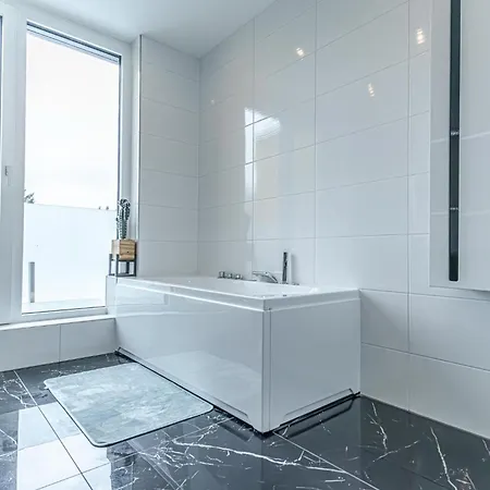 Luxury 6br-4ba With Private Pool & Sauna - Pets Allowed Villa Wenen