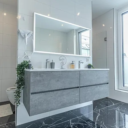 Luxury 6br-4ba With Private Pool & Sauna - Pets Allowed