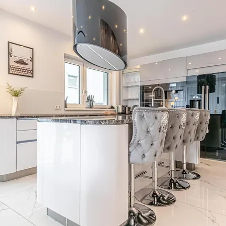 Villa Luxury 6br-4ba With Private Pool & Sauna - Pets Allowed
