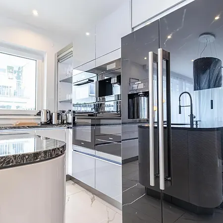 Villa Luxury 6br-4ba With Private Pool & Sauna - Pets Allowed Wenen