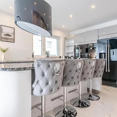Luxury 6br-4ba With Private Pool & Sauna - Pets Allowed *