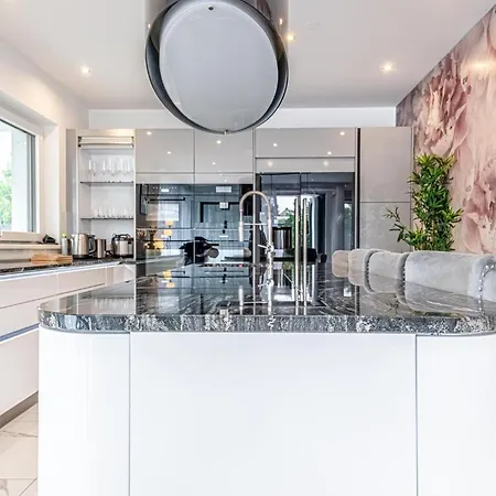 Luxury 6br-4ba With Private Pool & Sauna - Pets Allowed * Wenen