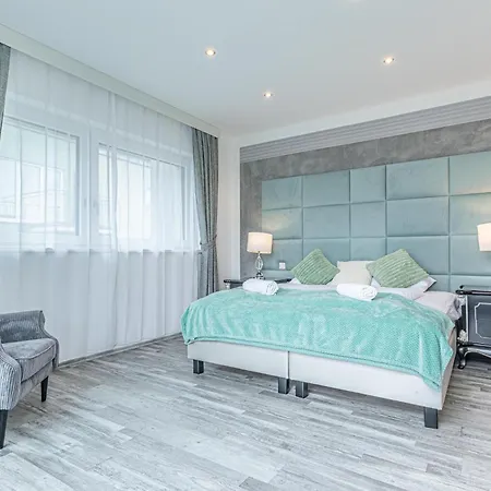 Luxury 6br-4ba With Private Pool & Sauna - Pets Allowed Villa Wenen