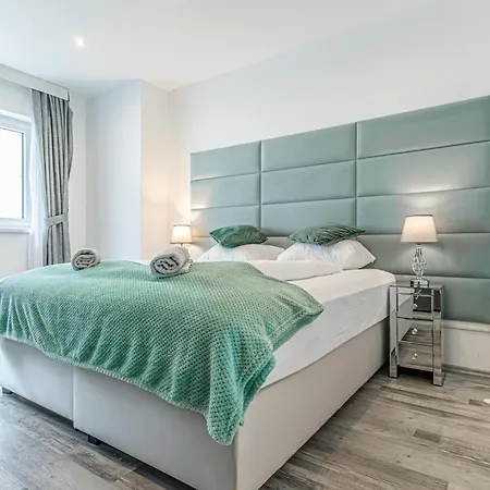 Villa Luxury 6br-4ba With Private Pool & Sauna - Pets Allowed *