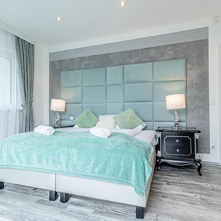 Luxury 6br-4ba With Private Pool & Sauna - Pets Allowed