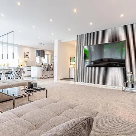 Luxury 6br-4ba With Private Pool & Sauna - Pets Allowed Villa