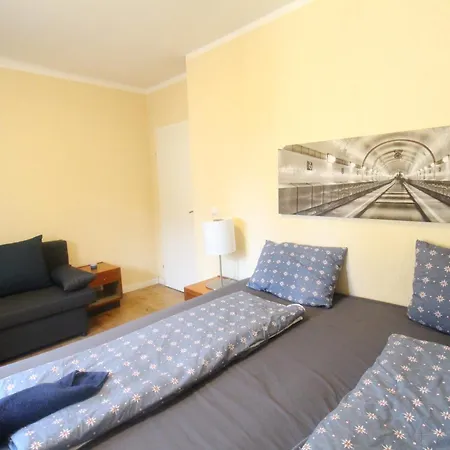 Tripel In Floridsdorf Area Homestay *
