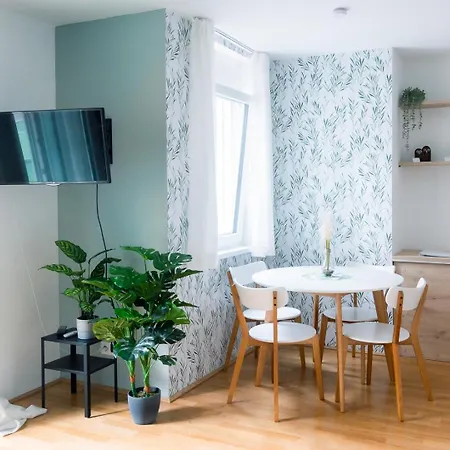 Modern 1br - 15 Mins To City Center Apartment *