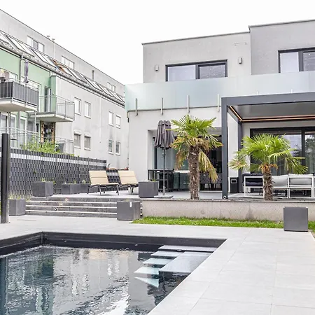 Luxury 6br-4ba With Private Pool & Sauna - Pets Allowed Villa