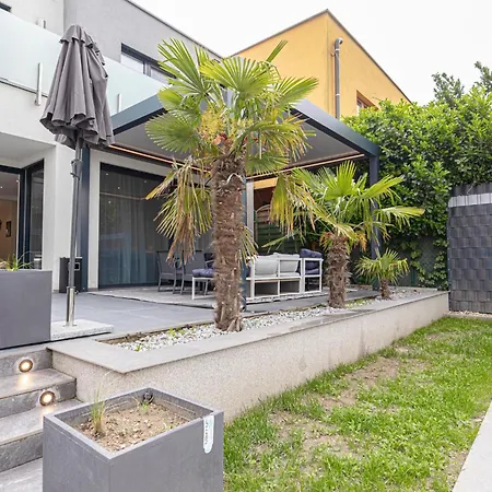 Villa Luxury 6br-4ba With Private Pool & Sauna - Pets Allowed Wenen