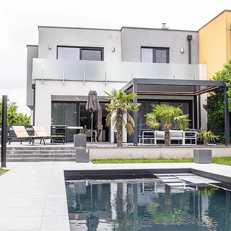 Luxury 6br-4ba With Private Pool & Sauna - Pets Allowed * Wenen