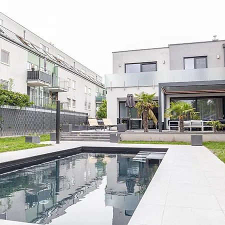 Luxury 6br-4ba With Private Pool & Sauna - Pets Allowed Villa