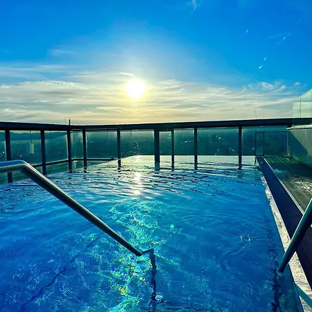 Sky I Rooftop Pool I Netflix *