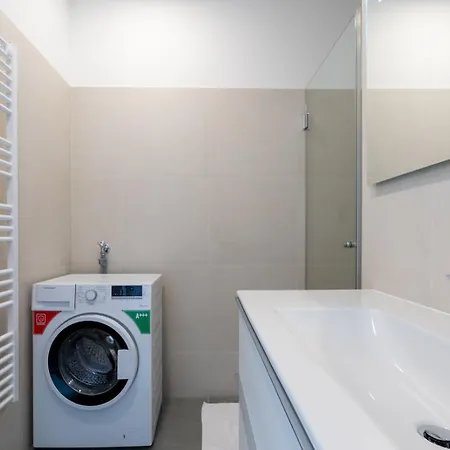 Luxurious 70 M2 With Balcony & Air Conditioning *