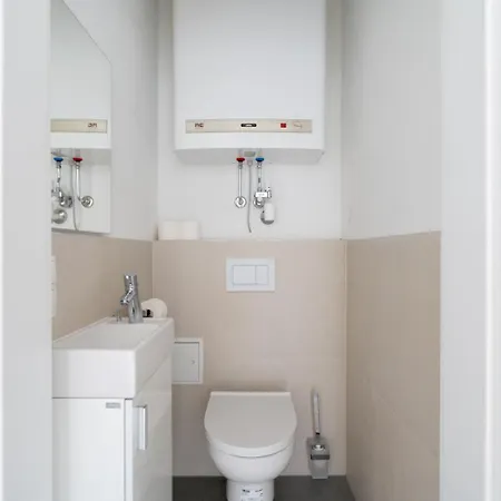 Luxurious 70 M2 With Balcony & Air Conditioning Apartment *