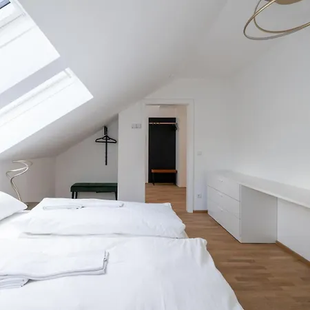 Luxurious 70 M2 With Balcony & Air Conditioning Apartment Vienna