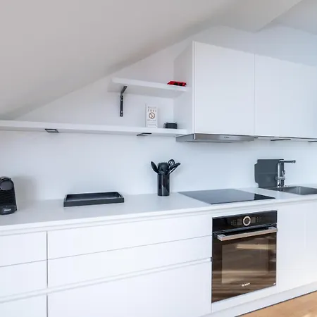 Luxurious 70 M2 With Balcony & Air Conditioning Apartment