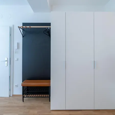 Apartment Luxurious 70 M2 With Balcony & Air Conditioning Vienna