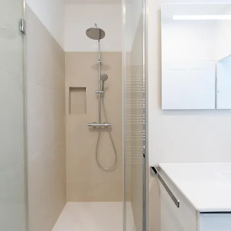 Luxurious 70 M2 With Balcony & Air Conditioning Apartment