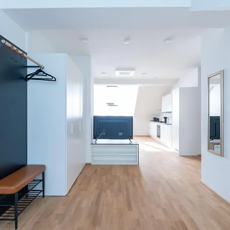 Luxurious 70 M2 With Balcony & Air Conditioning Apartment *