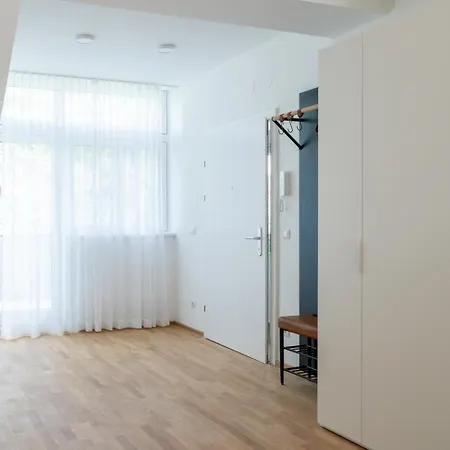 Luxurious 70 M2 With Balcony & Air Conditioning Apartment *