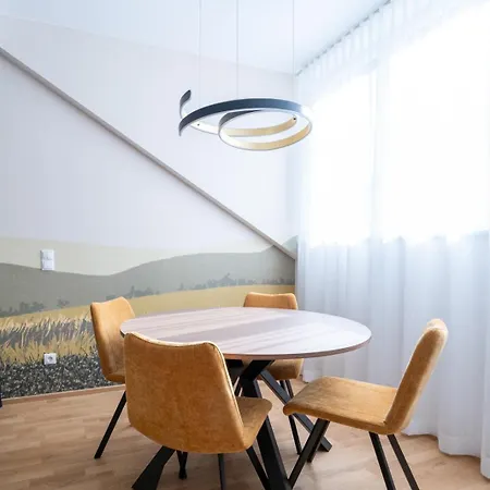 Apartment Luxurious 70 M2 With Balcony & Air Conditioning