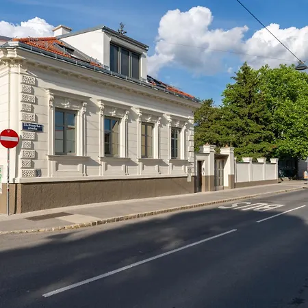 Luxurious 70 M2 With Balcony & Air Conditioning Apartment Vienna