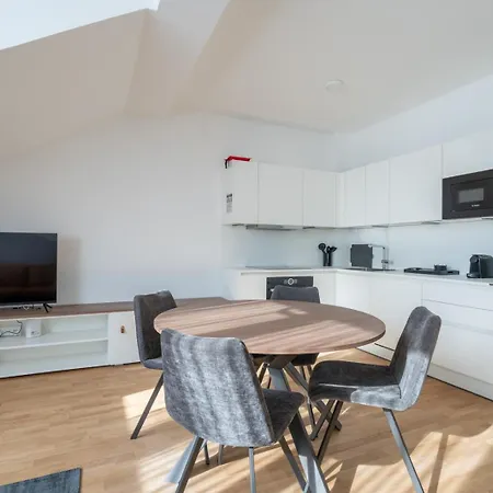 Apartment Exclusive 70 M2 With Balcony And Air Conditioning *