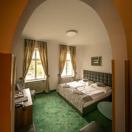 Bergwirt Schoenbrunn Vídeň
