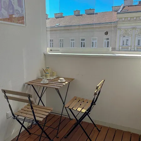 Sunny Side Up Apartment *