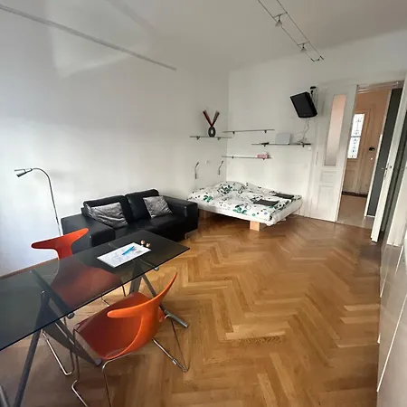 Designer In Location * Vienna