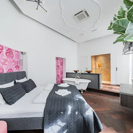 Luxury In Best Location *