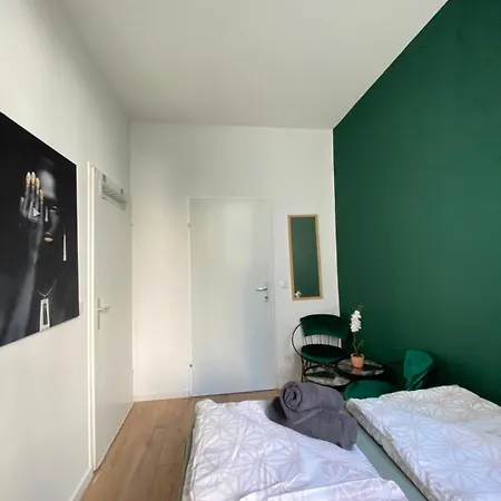 8 Fully Equipped Shared W Terrace Margareten Apartment *